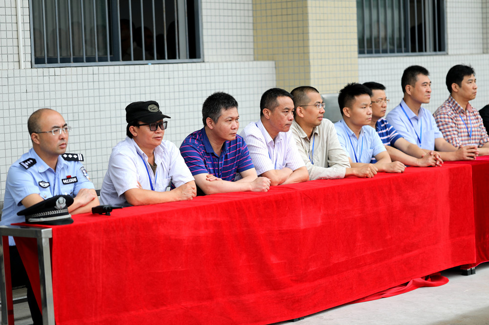 建設(shè)工程總包部黨支部和后勤黨支部結(jié)對開展警示教育學(xué)習(xí)活動1_副本.jpg 建設(shè)工程總包部黨支部和后勤黨支部結(jié)對開展警示教育學(xué)習(xí)活動1_副本.jpg